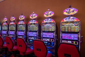 Antarmuka Live Betting emas55 menampilkan pasar olahraga real-time dan permainan kasino langsung